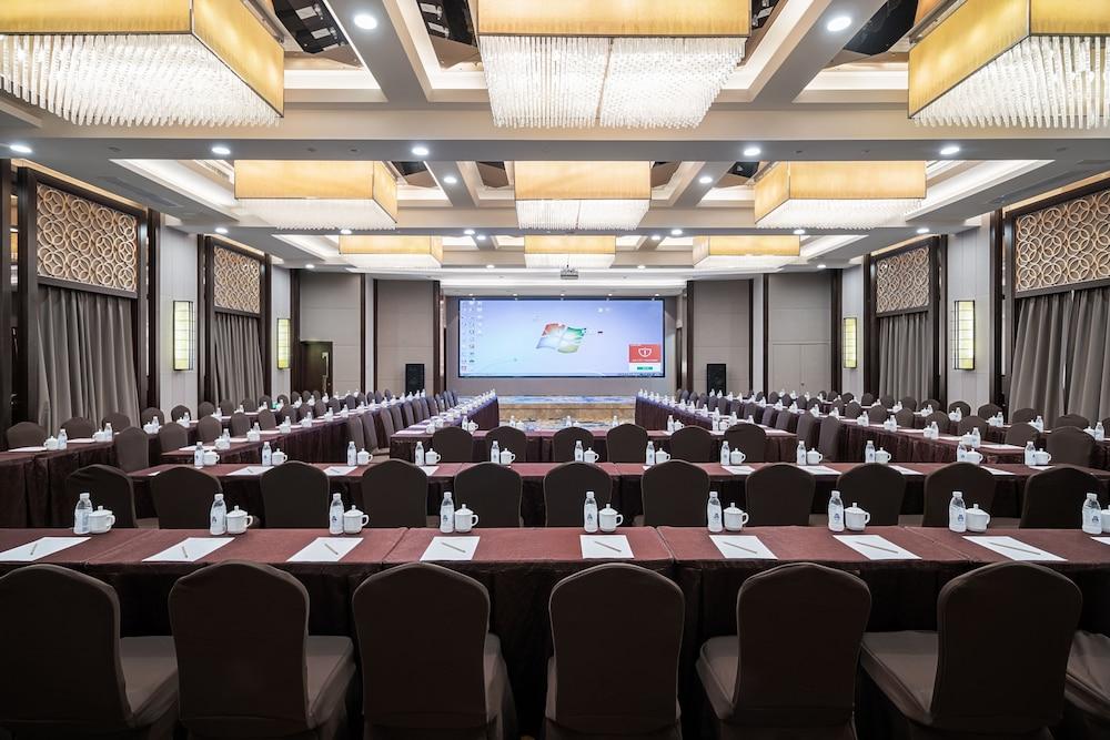 Minshan Lhasa Grand Hotel Чънду Екстериор снимка