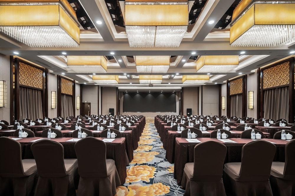 Minshan Lhasa Grand Hotel Чънду Екстериор снимка