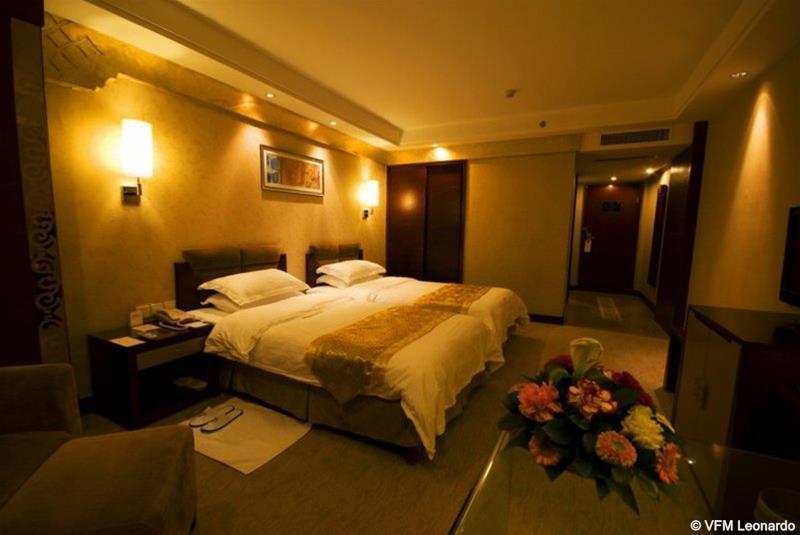 Minshan Lhasa Grand Hotel Чънду Стая снимка